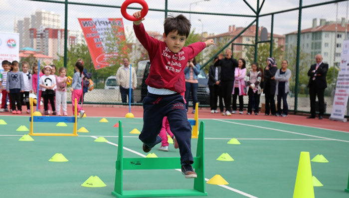 IAAF Çocuk Atletizmi anaokulunda...