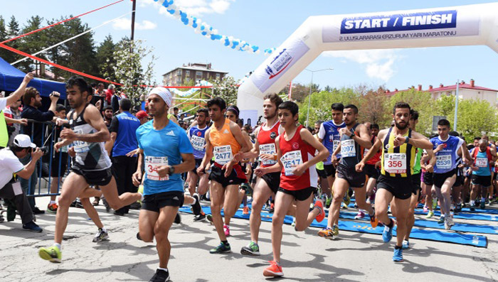 Erzurum'da 1300 kişi koştu