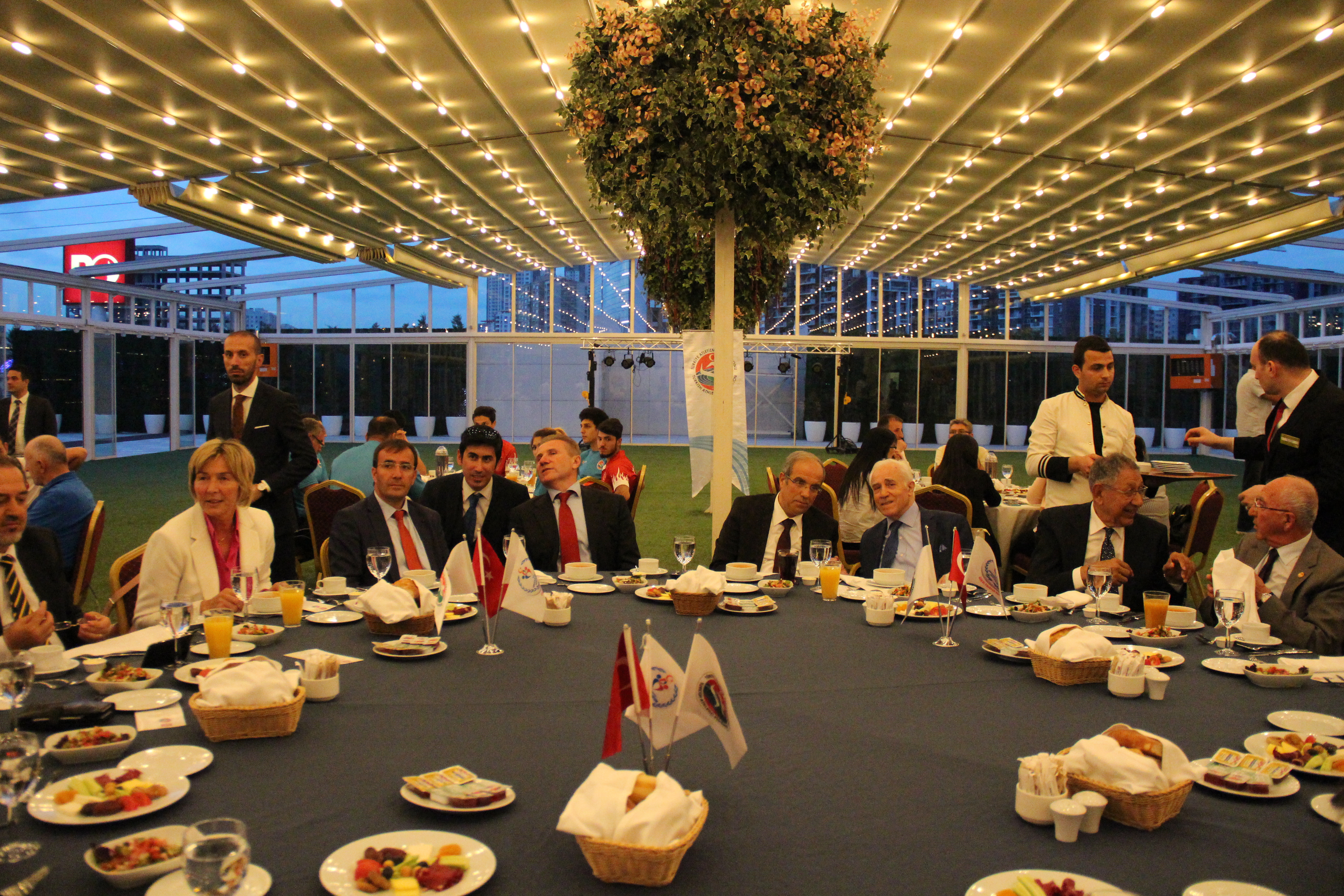 IAAF Asbaşkanı Sergey Bubka TAF'ın iftarında