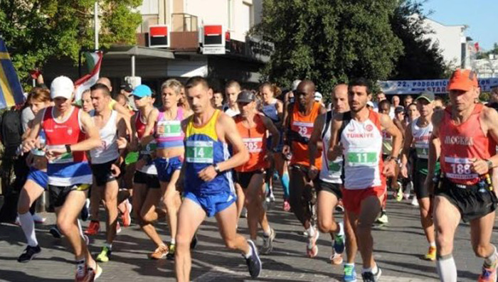 Bekir Karayel yarı maratonda Balkan şampiyonu
