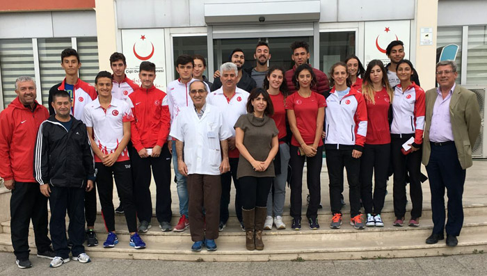 İzmir kampı sağlık kontrolünden geçti