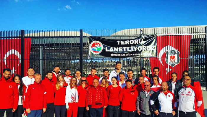 Milli sporcularımız Şehitler Tepesi'ni ziyaret etti