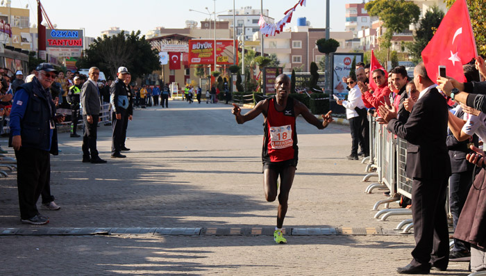 Mersin Maratonu'nda binler koştu