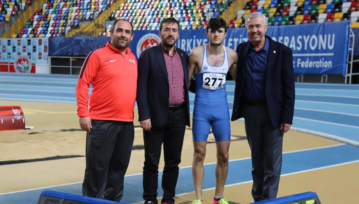 Ahmet Kasap'tan yeni 300 metre salon rekoru