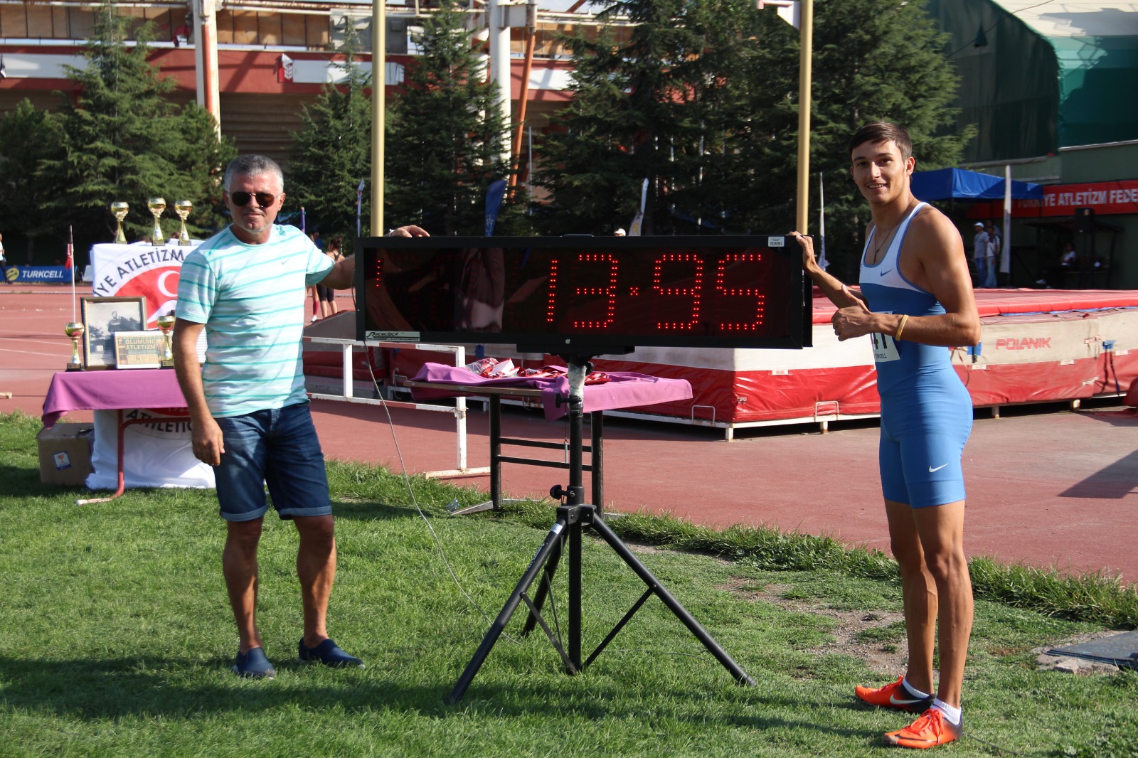Mikdat Sevler 110 metre engelli rekorunu yeniledi
