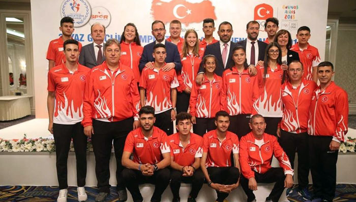 Bakan Kasapoğlu Yıldız Olimpik Takım'ı uğurladı