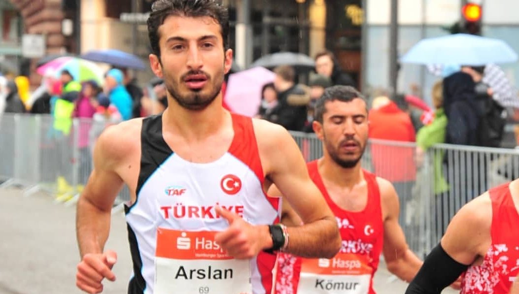 Ercan Arslan'dan Berlin'de müthiş derece: 2:12:41