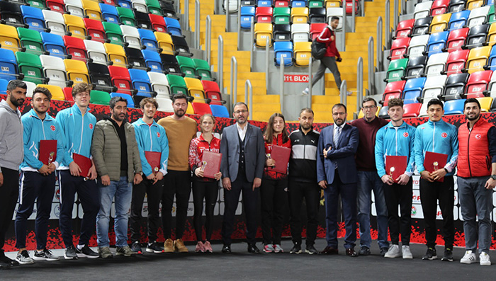 Bakan Kasapoğlu Türkiye Salon Şampiyonası'nı izledi