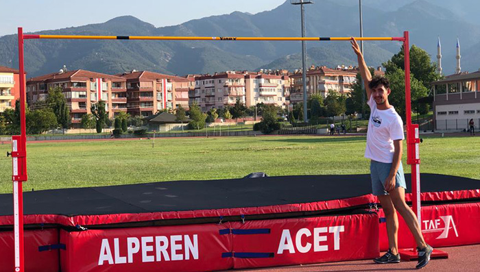 Alperen Acet sezonu 2.25 ile açtı