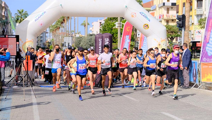 Alanya Atatürk Yarı Maratonu 21'inci kez yapıldı