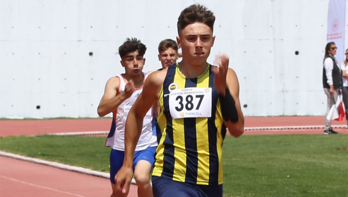 Özcihan'dan 200 metrede U18 Türkiye rekoru