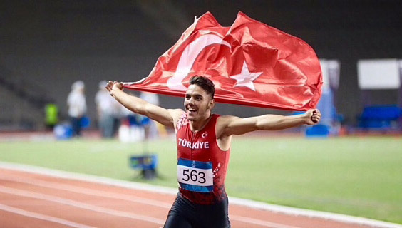 Umut Uysal rekor kırarak 100 metre finaline kaldı