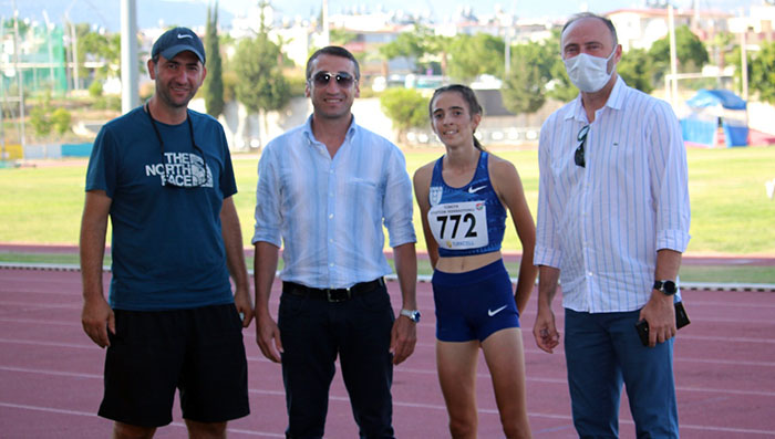 Edanur'dan 300 metre Türkiye U18 rekoru