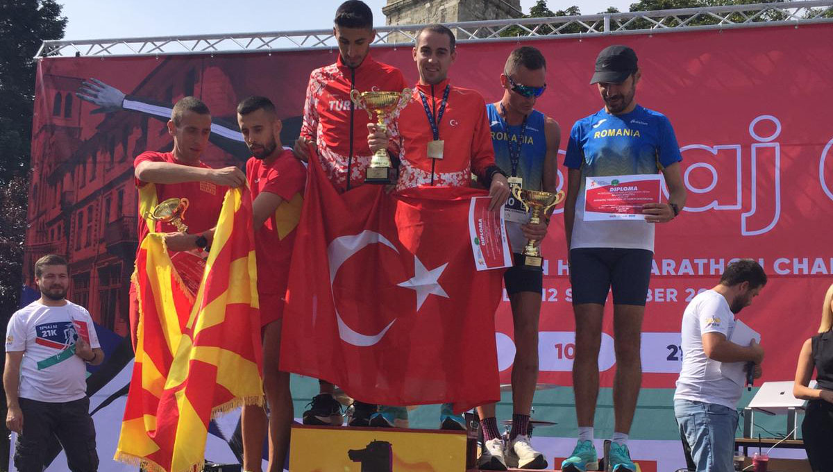 Balkan Yarı Maraton'da iki kürsü