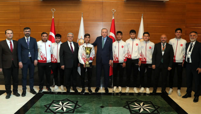 Dünya şampiyonlarından Cumhurbaşkanı Erdoğan'a ziyaret