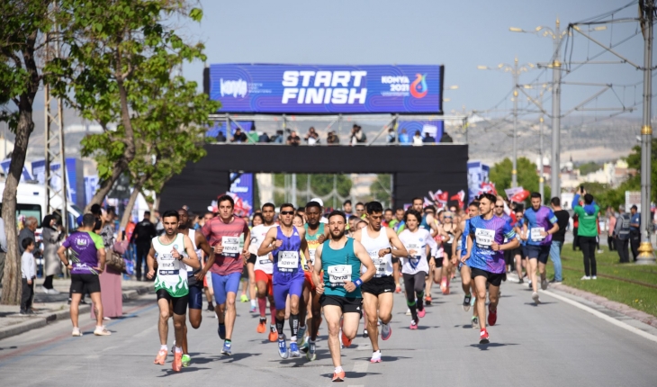 Konya Yarı Maratonu'nda iki bin kişi koştu