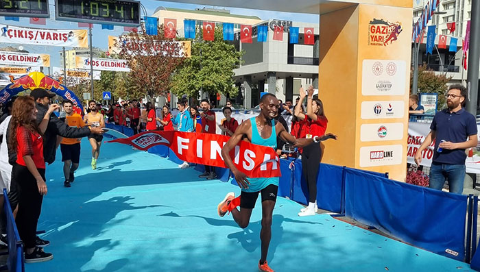 Gazi Yarı Maratonu'nda yakın finiş